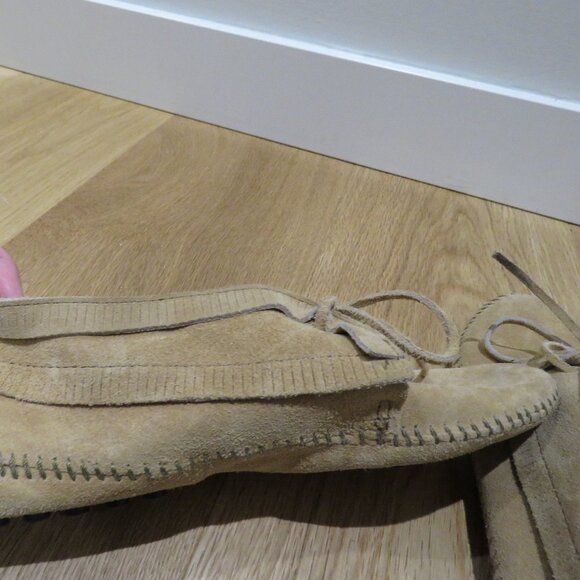 MINNETONKA Moccasin Loafer Fringe Booties Tan Suede Leather Western Casual - Picture 9 of 16